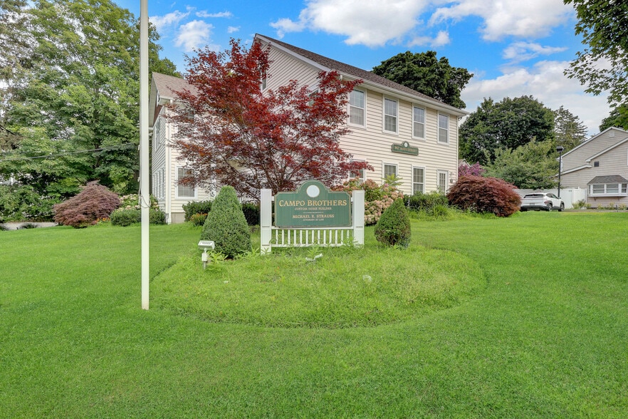 907 Main St, Port Jefferson, NY for lease - Building Photo - Image 3 of 16