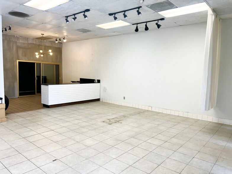210 N Western Ave, Los Angeles, CA for lease - Building Photo - Image 2 of 26