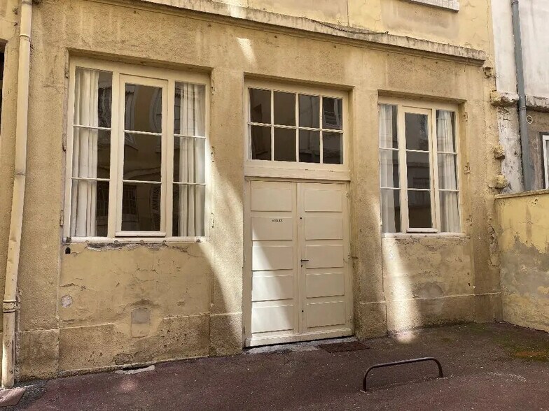 Bureau dans Lyon à louer - Photo du bâtiment - Image 1 de 4