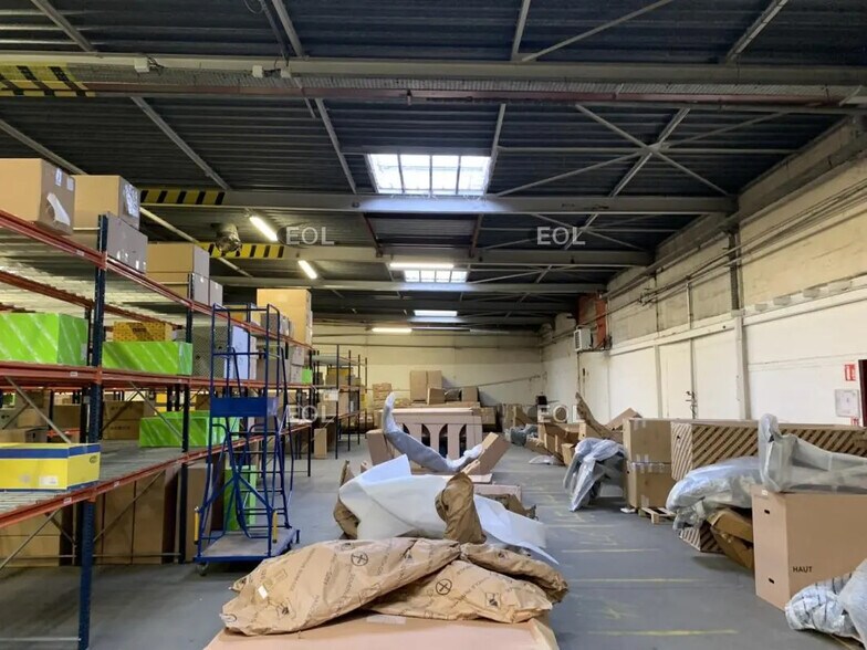 Flex in Villebon-sur-Yvette for lease - Interior Photo - Image 3 of 9