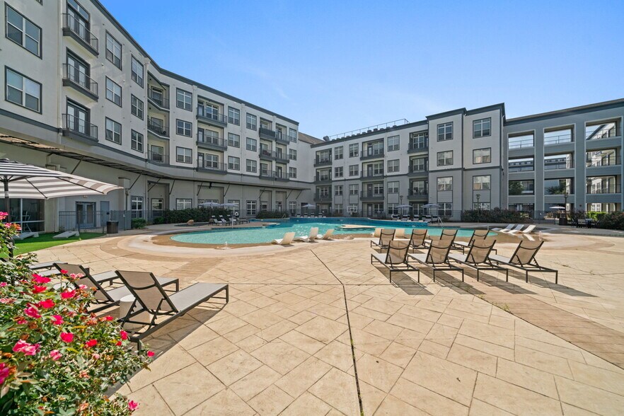 614 Holleman Dr, College Station, TX à vendre - Photo du bâtiment - Image 1 de 1