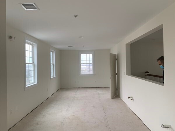 899 Pleasant St, New Bedford, MA à louer - Photo intérieure - Image 3 de 22