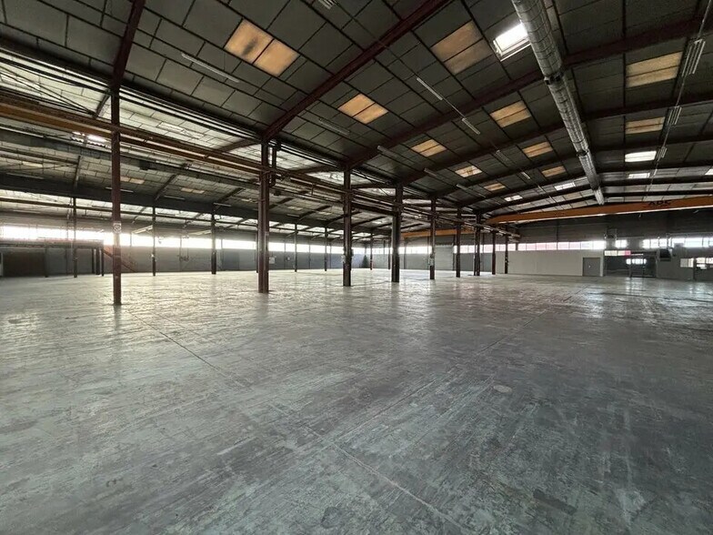 Bureau dans Vaulx-en-Velin à louer - Photo du bâtiment - Image 3 de 12