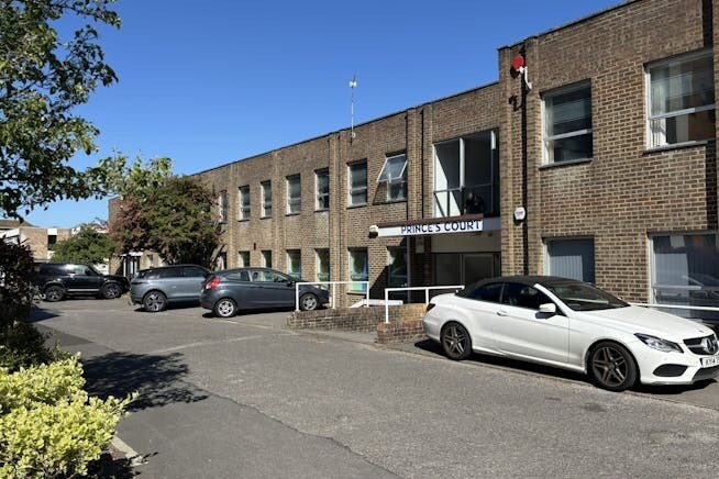 1-6 Princes Rd, Ferndown à louer - Photo du bâtiment - Image 2 de 2