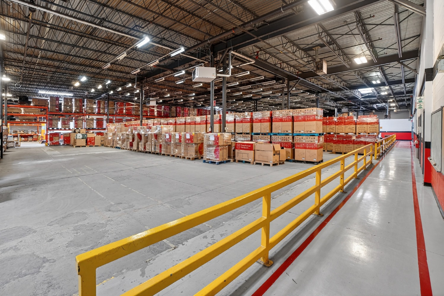 330 Av Avro, Pointe-claire, QC for lease Interior Photo- Image 1 of 9