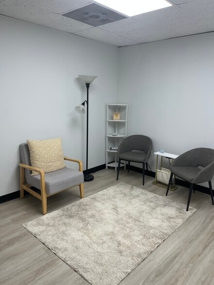 35 Kings Hwy E, Fairfield, CT for lease - Building Photo - Image 2 of 7