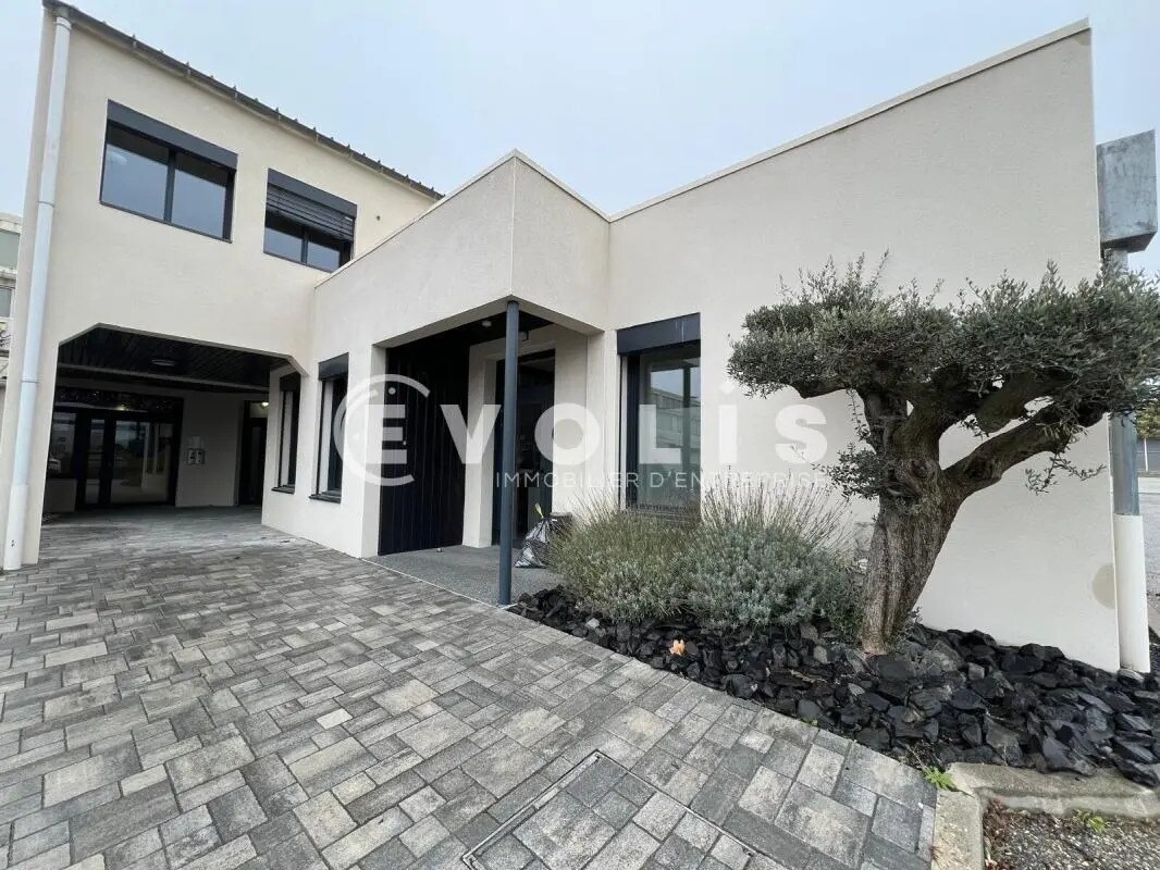 Office in Mornant for lease Building Photo- Image 1 of 7