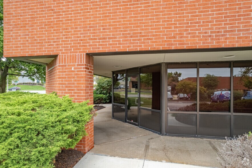 9801-9829 Widmer Rd, Lenexa, KS à louer - Photo du bâtiment - Image 2 de 5