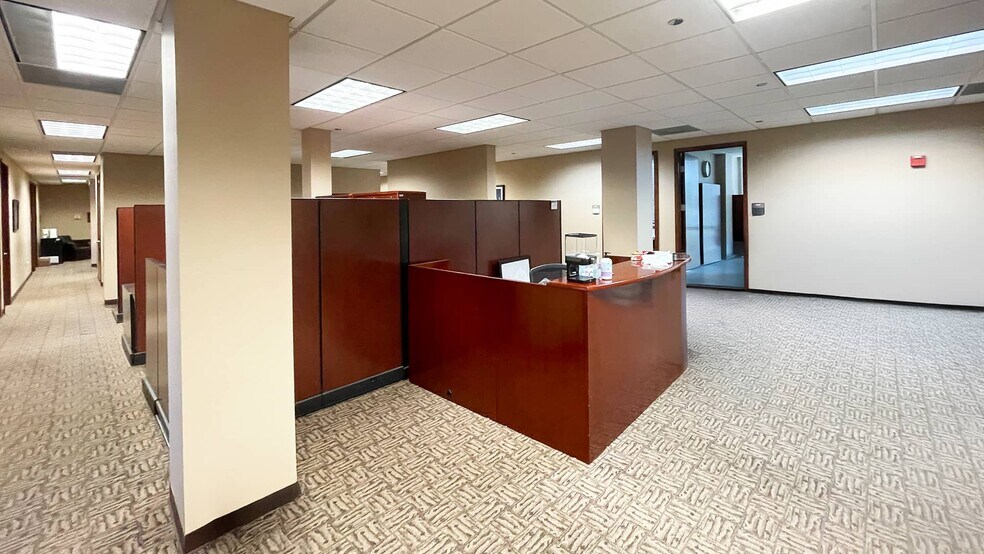 205 E University Ave, Georgetown, TX à louer - Photo du bâtiment - Image 2 de 27