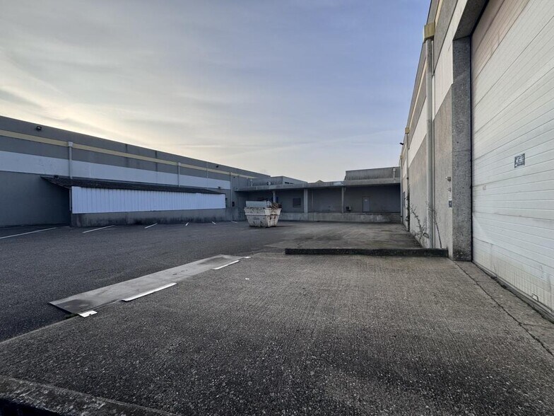 379 Rue De La Dombes, Miribel à louer - Photo du bâtiment - Image 2 de 14