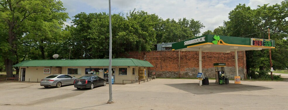 100 E Broadway, Mannsville, OK à vendre - Photo du bâtiment - Image 2 de 7