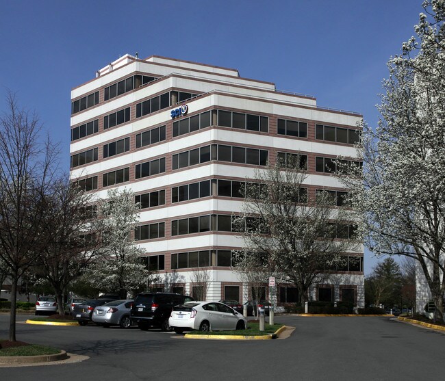 Plus de détails pour 7918 Jones Branch Dr, McLean, VA - Bureau à louer