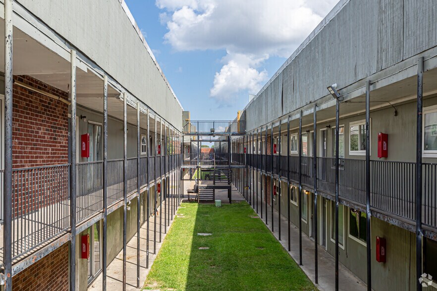 6000 Chef Menteur Highway, New Orleans, LA à vendre - Photo du bâtiment - Image 3 de 15