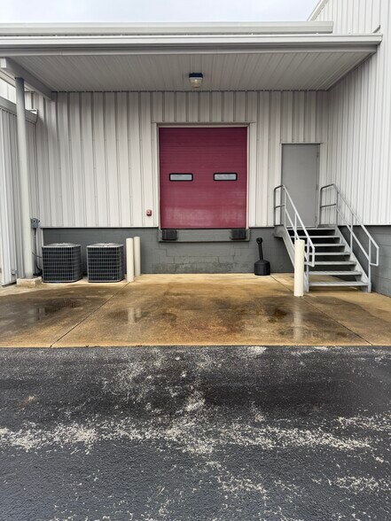 5010 Gateway Dr, Medina, OH à louer - Photo du bâtiment - Image 2 de 10