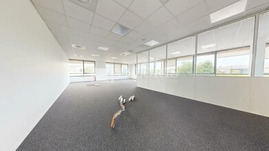 Bureau dans Champagne-au-Mont-d'Or à louer Photo du bâtiment- Image 2 de 11