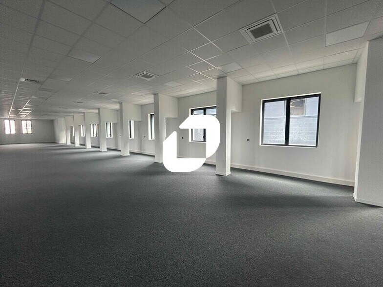 Bureau dans Argenteuil à louer - Photo du bâtiment - Image 3 de 18