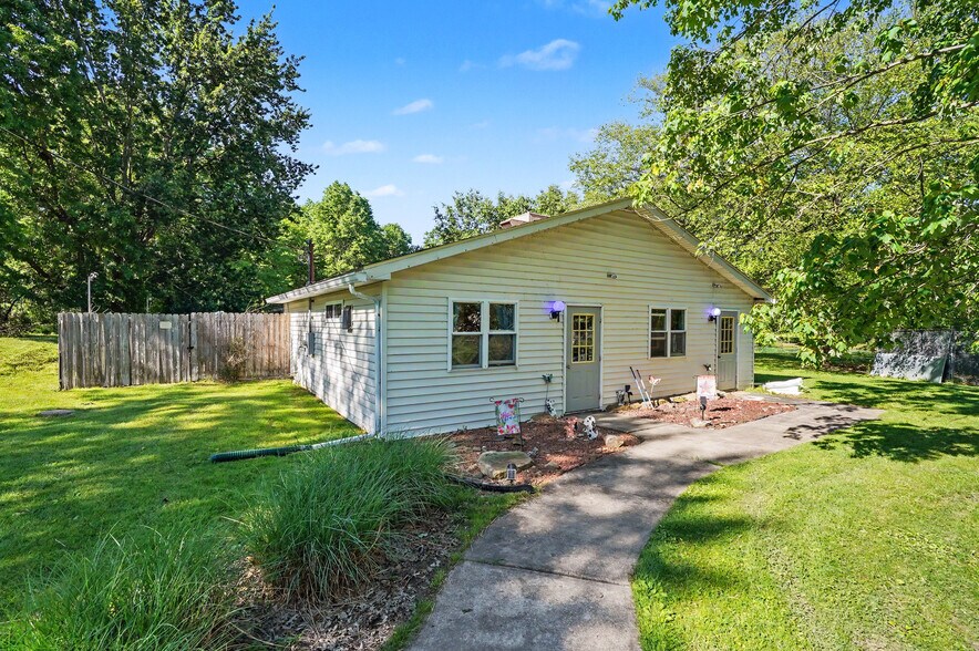 4250 Herr Fieldhouse Rd, Southington, OH à vendre - Photo du bâtiment - Image 1 de 46