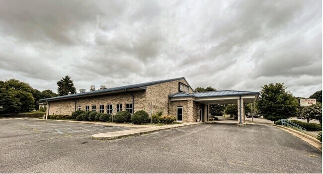 More details for 2006 S Sterling St, Morganton, NC - Retail for Sale