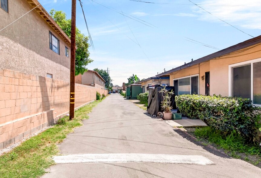 15013 Indiana Ave, Paramount, CA for sale - Building Photo - Image 3 of 8