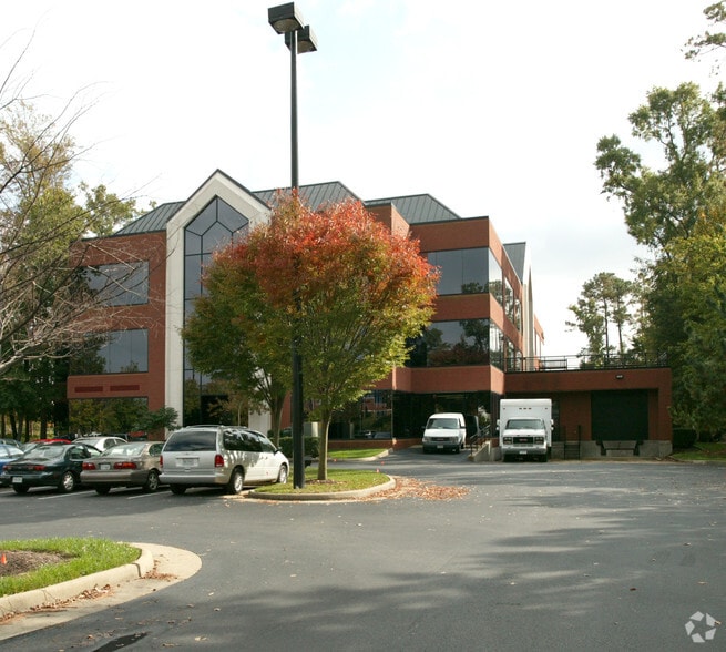 111 Cybernetics Way, Yorktown, VA à louer - Photo du bâtiment - Image 3 de 26