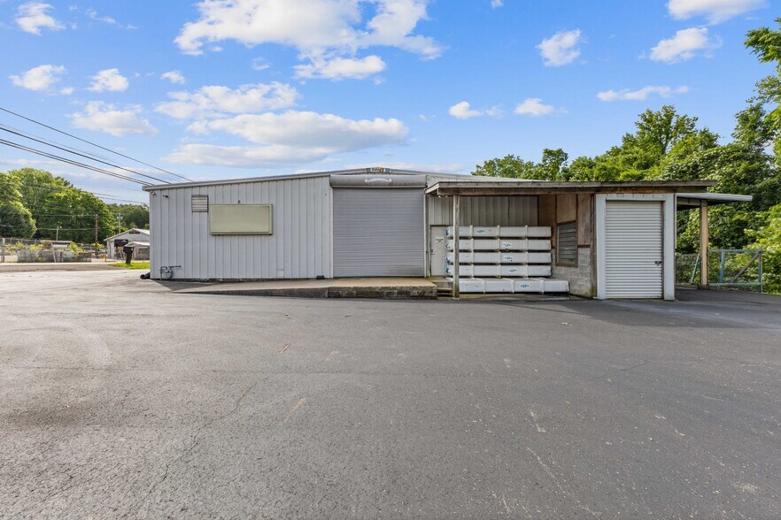 1094 N Main St, Ashland City, TN à vendre - Photo du bâtiment - Image 2 de 33