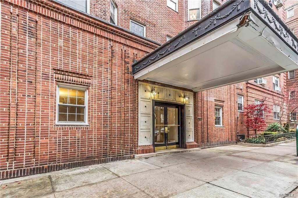 3524 78th St, Jackson Heights, NY 11372 - Unité B14 -  - Photo intérieure - Image 2 of 8