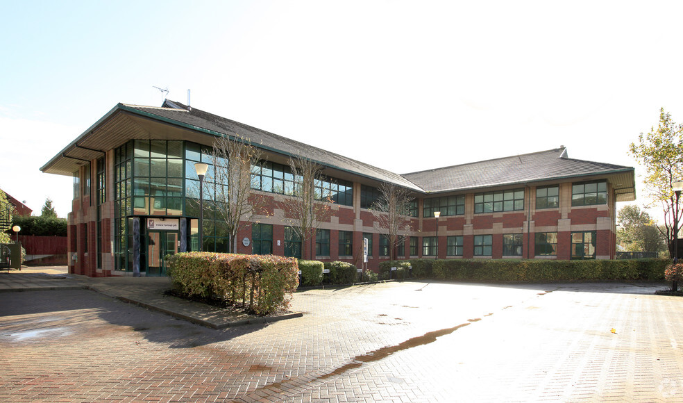 Kelvin Close, Warrington for lease - Primary Photo - Image 1 of 9