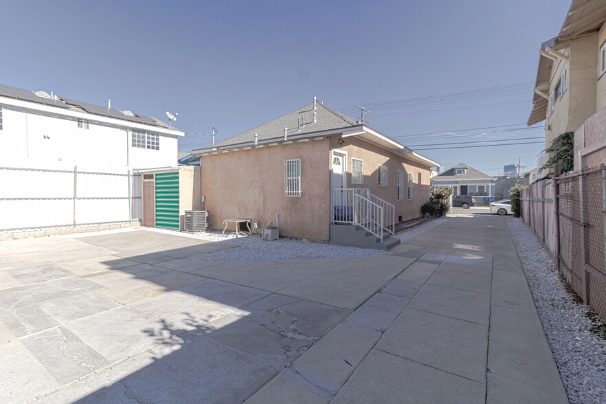 1409 S New Hampshire Ave, Los Angeles, CA à vendre - Photo du bâtiment - Image 3 de 21