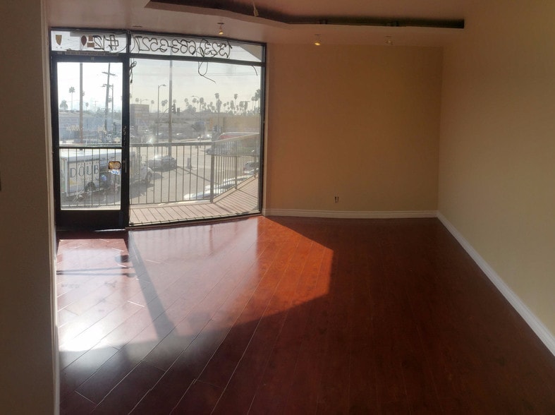 5101 Santa Monica Blvd, Los Angeles, CA for lease - Interior Photo - Image 2 of 5
