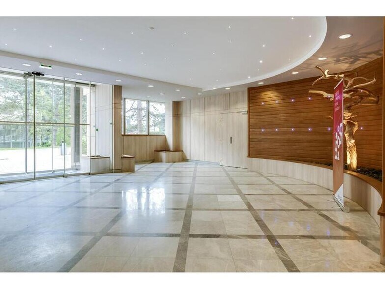 Bureau dans Vélizy-Villacoublay à louer - Hall d’entrée - Image 3 de 10