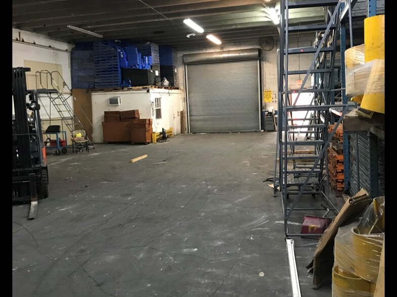 7075 NW 74th St, Medley, FL for lease - Building Photo - Image 1 of 5