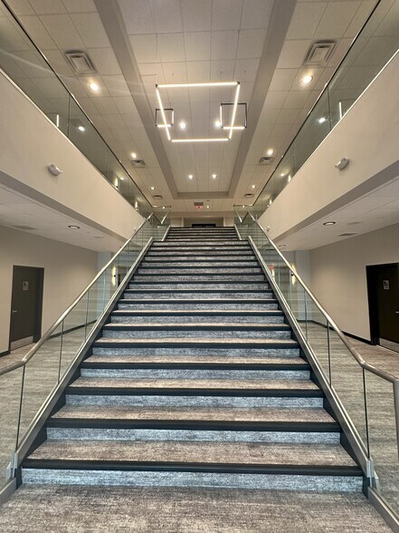 9 Industrial Rd, Milford, MA à vendre - Photo du bâtiment - Image 2 de 17