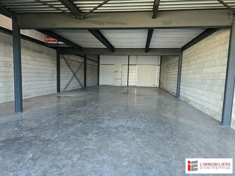 Retail in Rennes for lease - Building Photo - Image 2 of 5