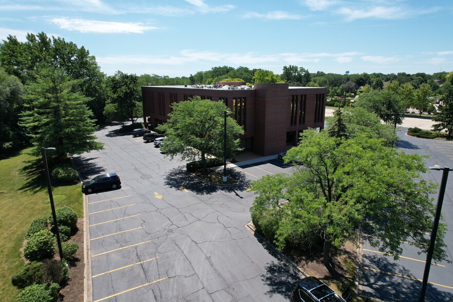 400 W Lake St, Roselle, IL à louer - Photo du bâtiment - Image 3 de 11