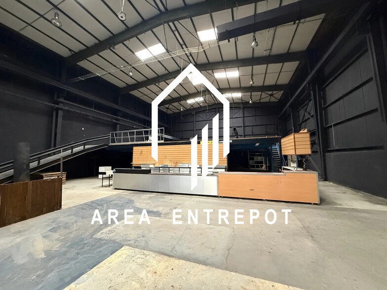 Industrial in Aubagne for lease - Building Photo - Image 3 of 9