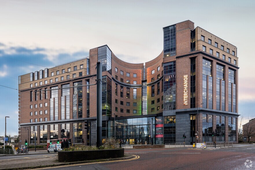 81-85 Station Rd, Croydon à louer - Photo du bâtiment - Image 2 de 5