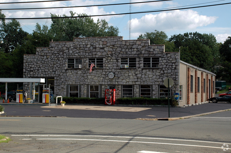 71 E Broad St, Hopewell, NJ for sale - Primary Photo - Image 1 of 9