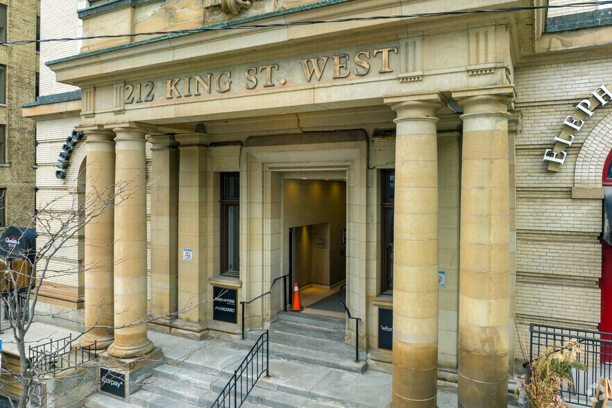 212 King St W, Toronto, ON à louer - Photo du bâtiment - Image 3 de 5