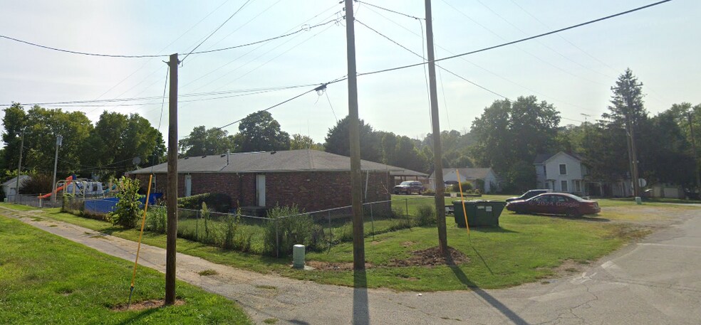 103 S Main St, Brownsville, IN à vendre - Photo du bâtiment - Image 2 de 4