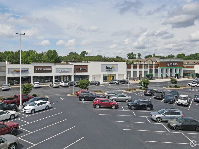 3315-3391 Battleground Ave, Greensboro, NC for lease - Building Photo - Image 2 of 11