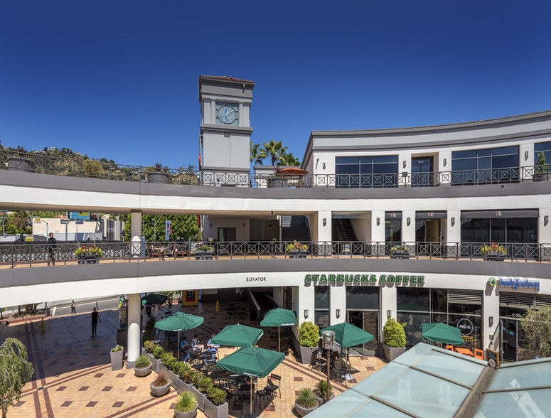 8000 W Sunset Blvd, West Hollywood, CA for lease - Building Photo - Image 3 of 15