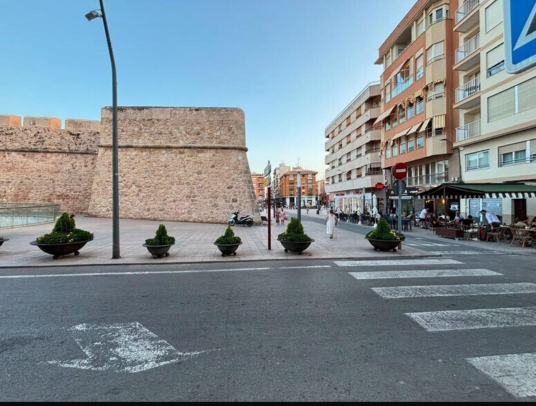 Commerce de détail dans Santa Pola, Alicante à louer - Photo du bâtiment - Image 2 de 2