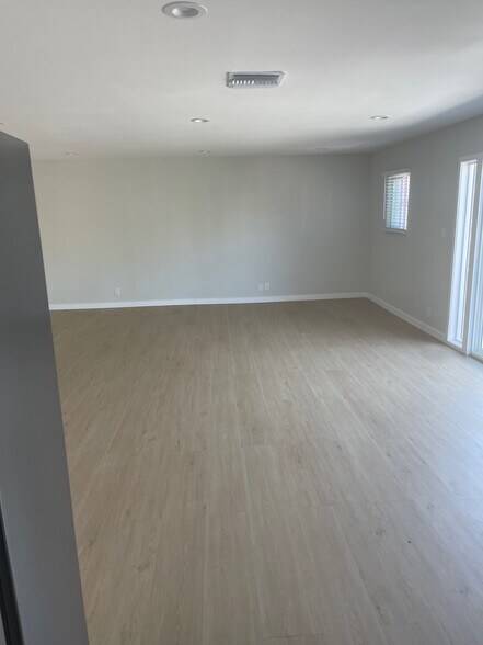 924 Main St, El Segundo, CA à vendre - Photo du bâtiment - Image 3 de 11