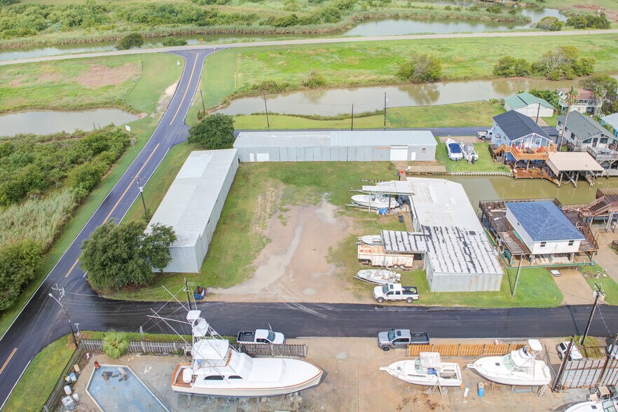 205 Marine Way, Freeport, TX à vendre - Photo du bâtiment - Image 3 de 41