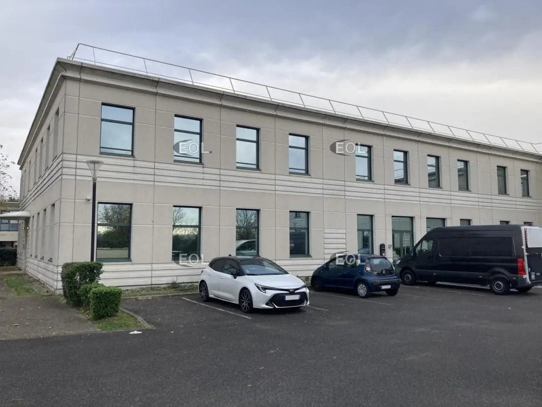 Flex in Créteil for lease Building Photo- Image 1 of 19