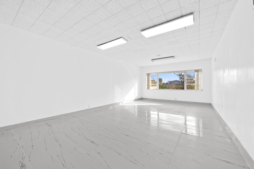 2605 E Atlantic Blvd, Pompano Beach, FL for lease - Interior Photo - Image 3 of 13
