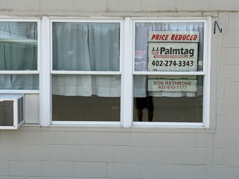 833 Nemaha St, Humboldt, NE à vendre - Photo du bâtiment - Image 2 de 29