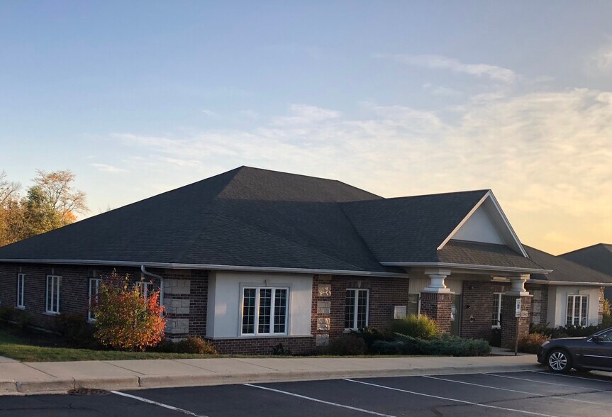 3341 Hobson Rd, Woodridge, IL à louer - Photo du bâtiment - Image 1 de 18