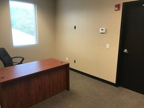 121 E Magnolia St, Friendswood, TX à louer Photo intérieure- Image 1 de 4