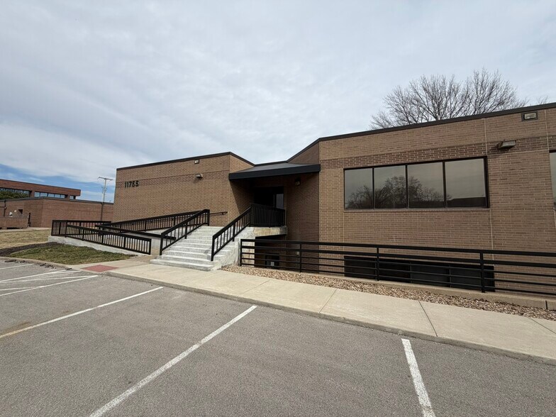 11755 W 112th St, Overland Park, KS à louer - Photo principale - Image 1 de 4